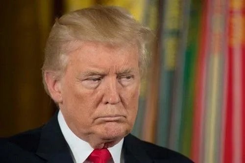 特朗普首次在公开场合戴口罩,这说明了什么?