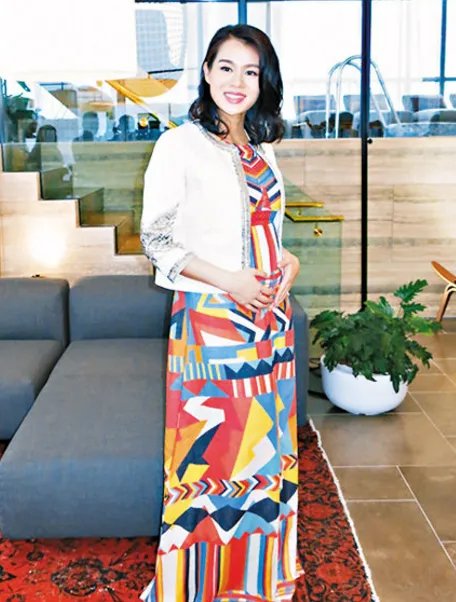 胡杏儿挺大肚工作不会因为老公的家世放弃自己的事业？