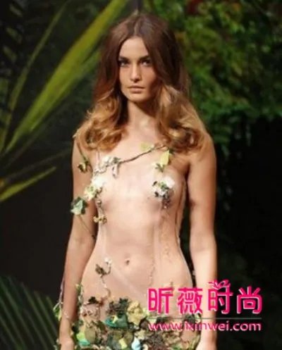 最透明装时装秀表演 看时尚模特如何演绎透明装穿搭