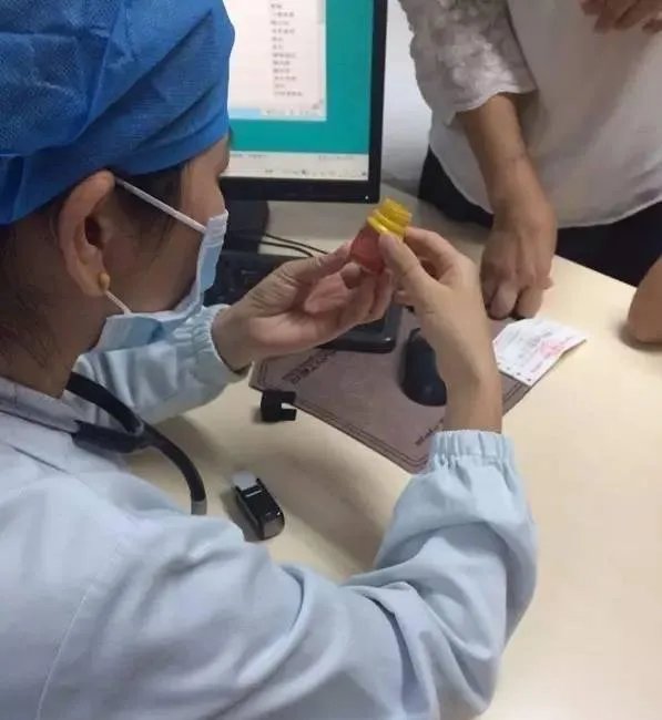 将鼠药当糖分同学是怎么回事?