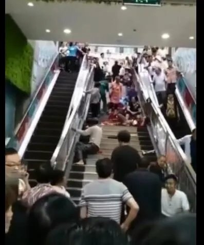 四川超市发生踩踏是怎么回事 四川超市发生踩踏的原因过程