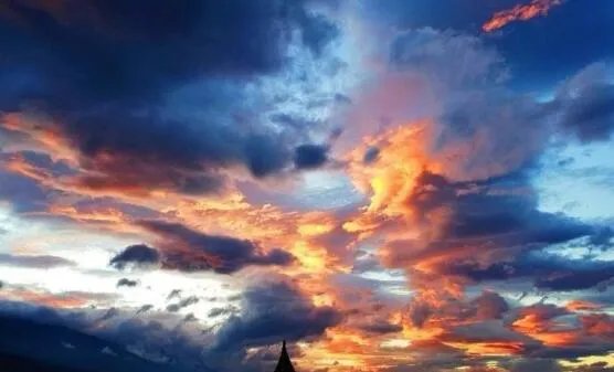 大理洱海上空出现绝美七彩祥云是怎么回事 2020出现七彩祥云汇总