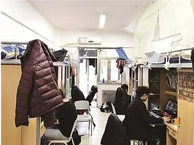 网红“最魔幻宿舍”遭遇整改,魔幻风格来源什么