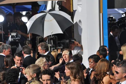 卷福竖中指骂中国粉丝滚开图 卷福为什么叫二缺