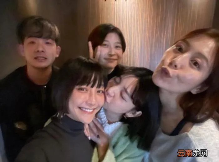 林心如C位素颜出镜 林心如素颜逛街吓坏人