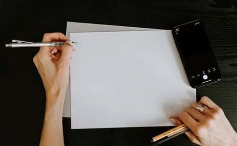 猜猜他是谁三年级作文