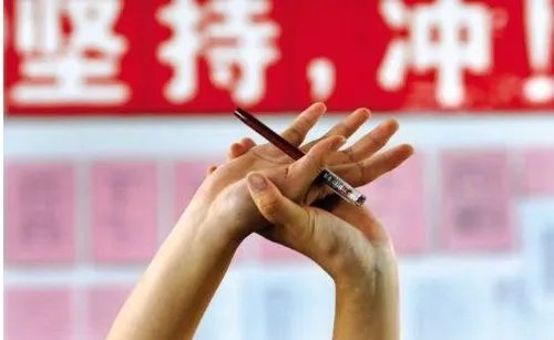 高四考生为何被好友偷改志愿导致再落榜？