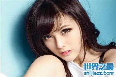 曹安娜长相好看身材姣好 可为什么说她廉价到只要五百块