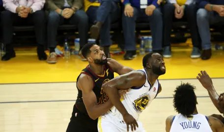 汤普森被罚款的原因是什么？