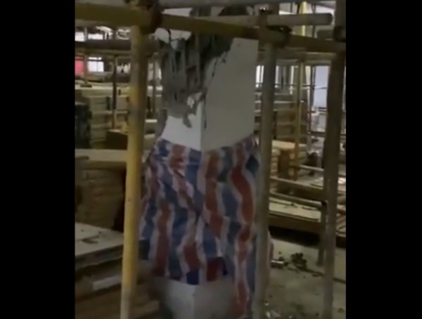 南昌一地下车库40多根承重柱开裂是怎么回事?