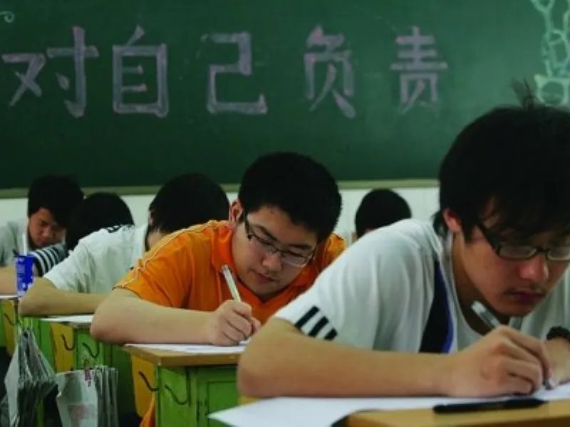 高考填报志愿父子大打出手,如何与孩子沟通?