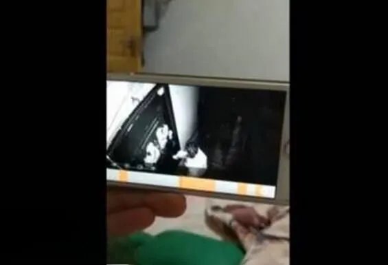 女孩垃圾放邻居门怎么回事 女孩和邻居有什么过节吗