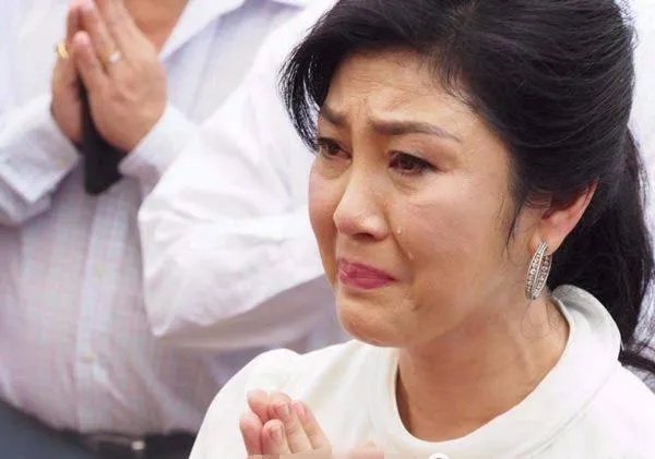 英拉现身英国商场