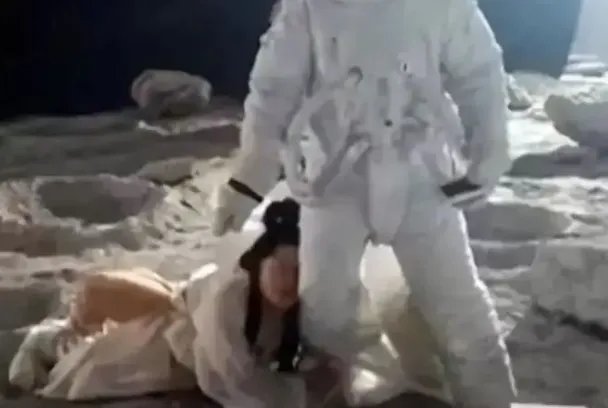 揭秘月球上嫦娥的死尸图片真相:电影的剧照(网络谣传)