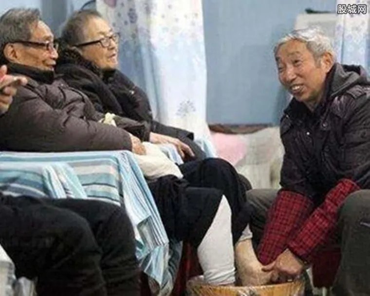 63岁修35万双脚 老人的徒弟徒孙超过1000人