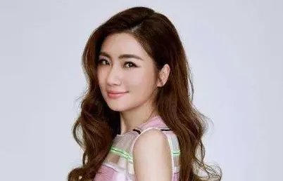 任家萱宣传电影聊八卦,自曝带男友见前夫,她的情商是不是有点“低”了?