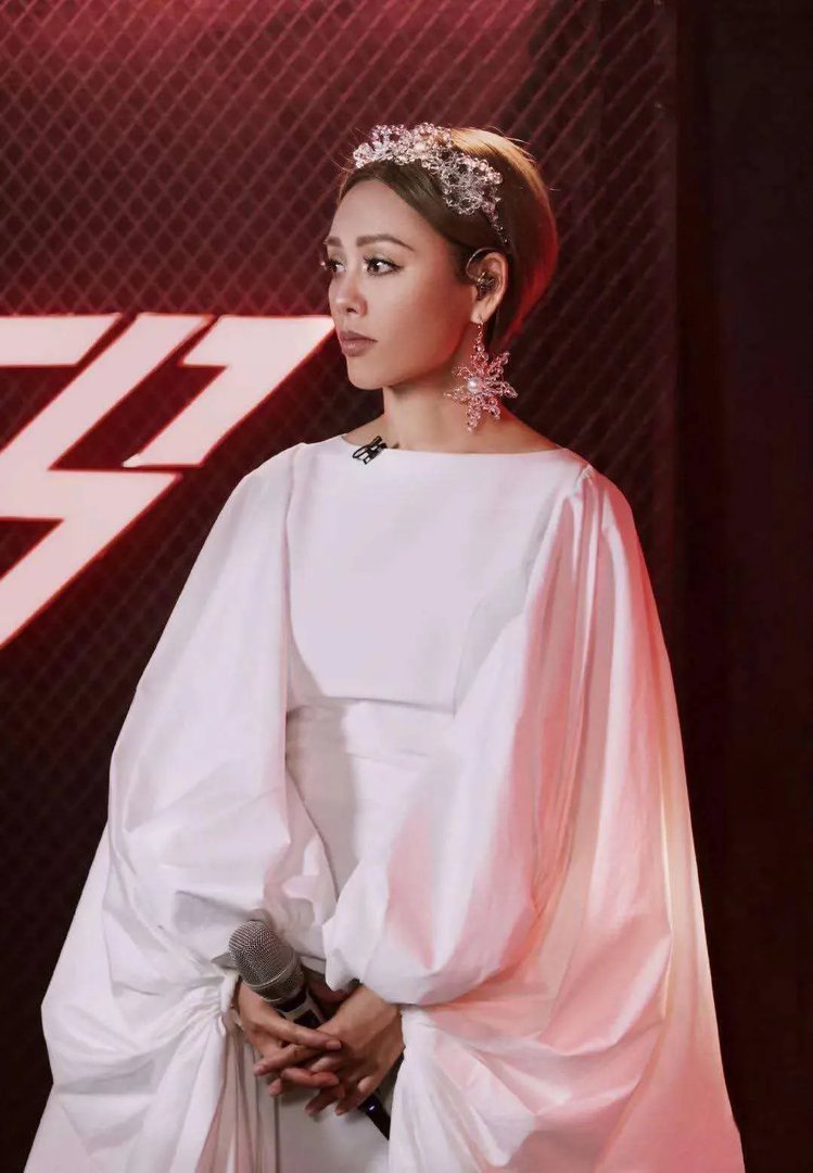 宁静的老板是于正吗？