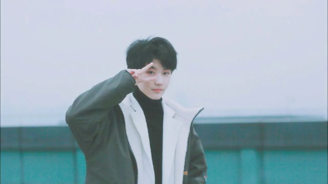 马嘉祺素颜近照曝光,你觉得他的生图能打吗?