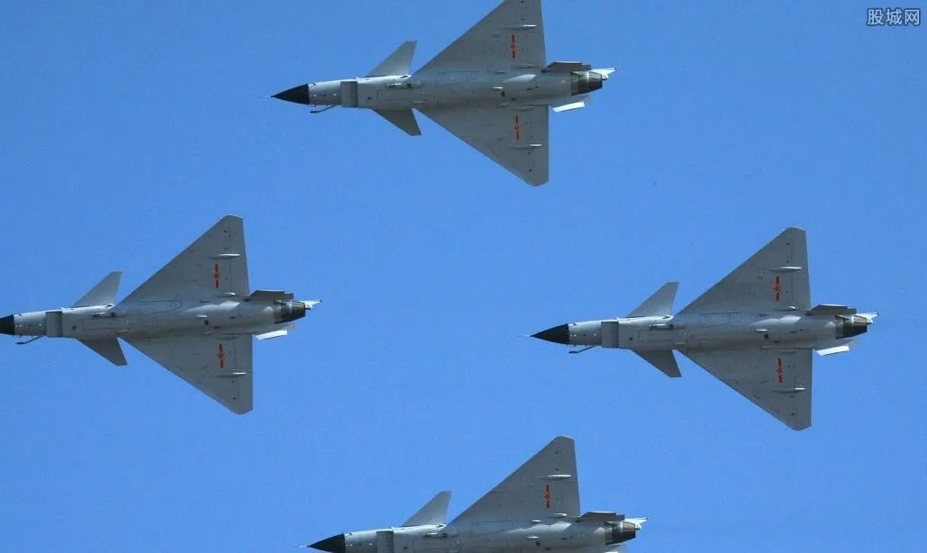 太恐怖了！中国竟暗藏最凶狠战机歼23歼25