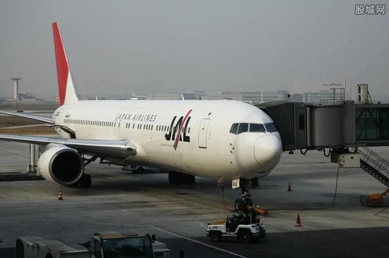 英国航空拍卖17件藏品救急 总价高达170万美元