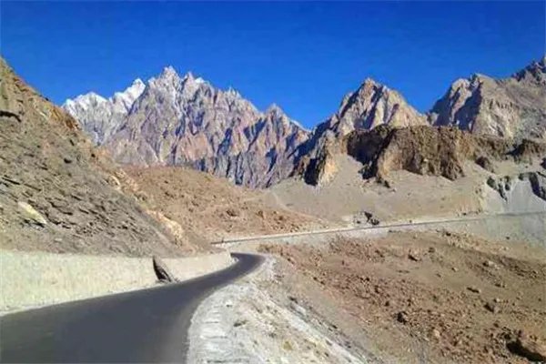 世界十大诡异公路 郭亮隧道上榜,第七被称为幽灵之路