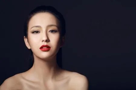 佟丽娅离婚了吗第一任丈夫是谁 陈思诚用烟头烫佟丽娅真相揭秘