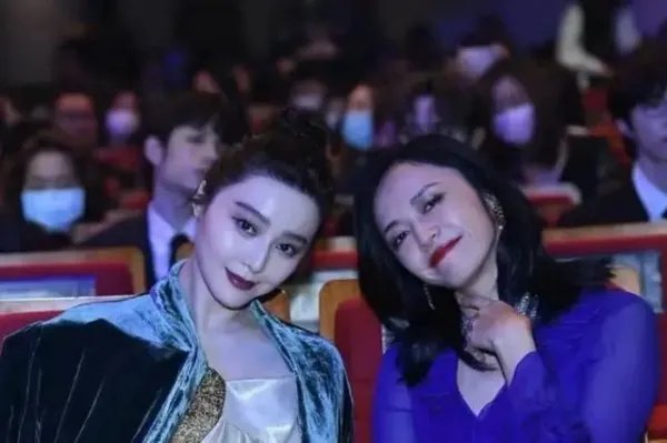 范冰冰出席盛和姚晨肤色差明显,曾在机场偶遇无交流,不和传言坐实了吗?