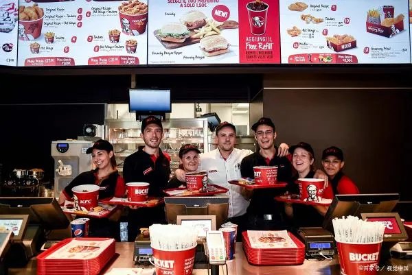 肯德基全家桶里面都有什么,肯德基的早餐几点到几点?