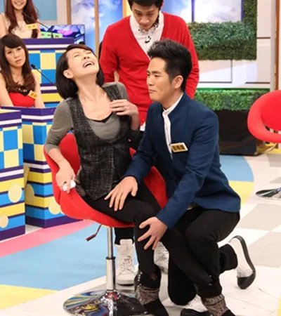 张晓龙康熙来了被小s吃豆腐  抢先登台踢馆《康熙来了》