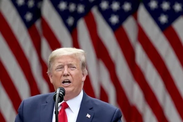 特朗普首次在公开场合戴口罩,这说明了什么?