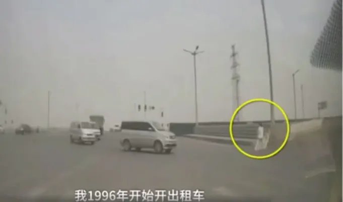 5元车费扔下70元什么情况：过程详情真相令人纷纷称赞