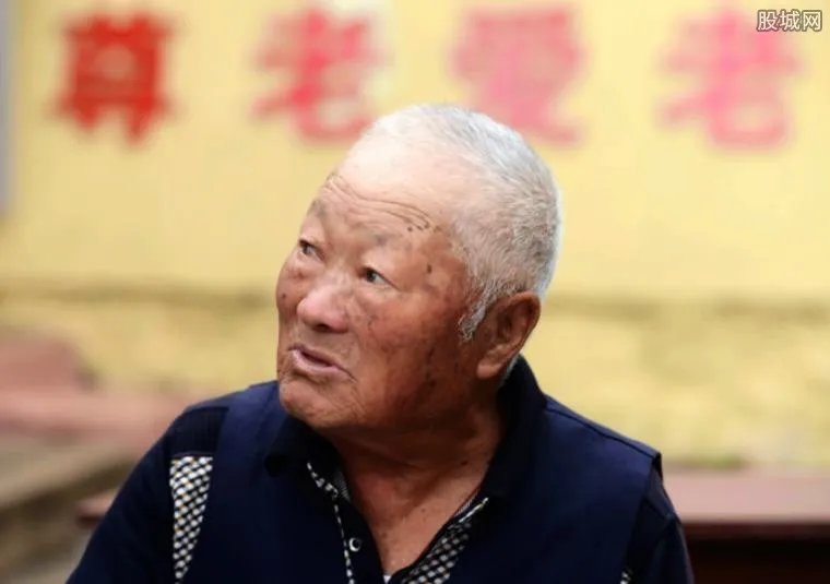 养老金缩水6000亿 走出银行尽快入市是解决之道