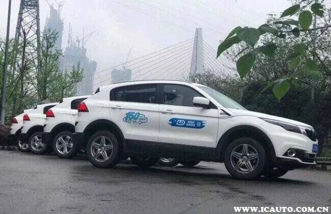 联动云租车一天多少钱？