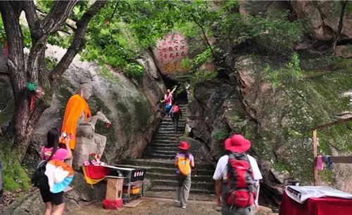 登山拍照遭雷击身负重伤   妻子对丈夫的“遗言”是什么