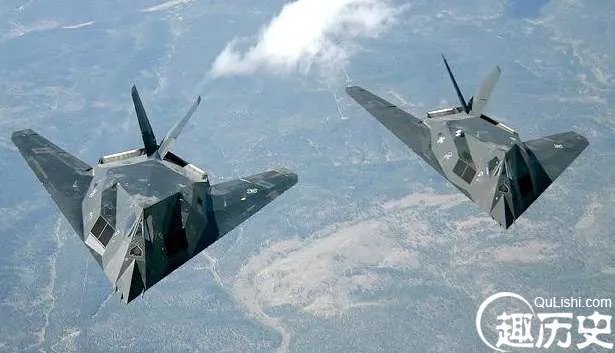 失踪半个世纪的客机突然出现,一切完好连咖啡都还是热的,这神秘的“劫机者”究竟是谁?