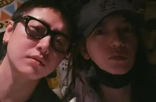 赵薇深夜与异性喝酒引婚变猜测，此男子究竟是什么身份？