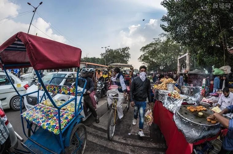 疫情下印度殡葬业几乎崩溃 死亡人数超过20万