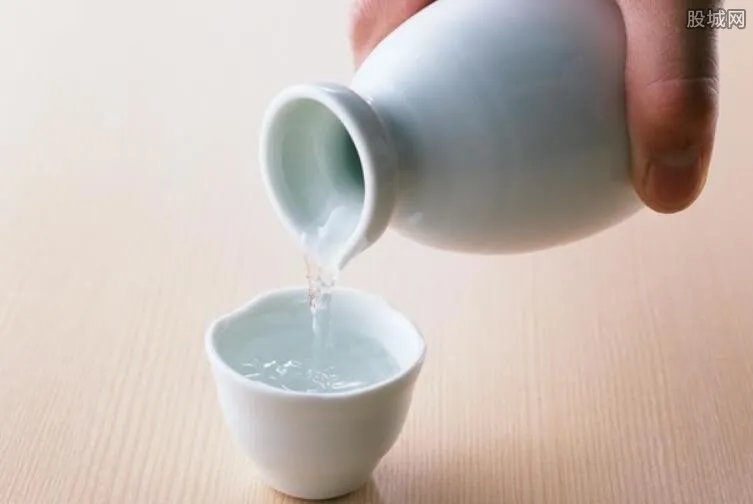 满载二锅头撞货车 二锅头哪个牌子正宗