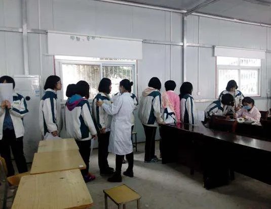 河北辛集一小学有13名学生感染,他们是如何被感染的?