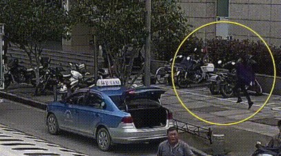 偷女警手机的后果什么情况:还原事发始末全过程