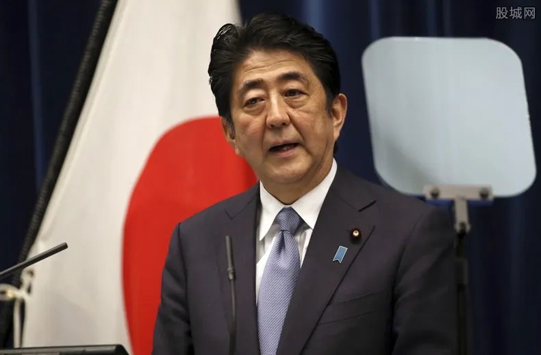 安倍晋三宣布日本进入紧急状态 但不会实行城市封锁