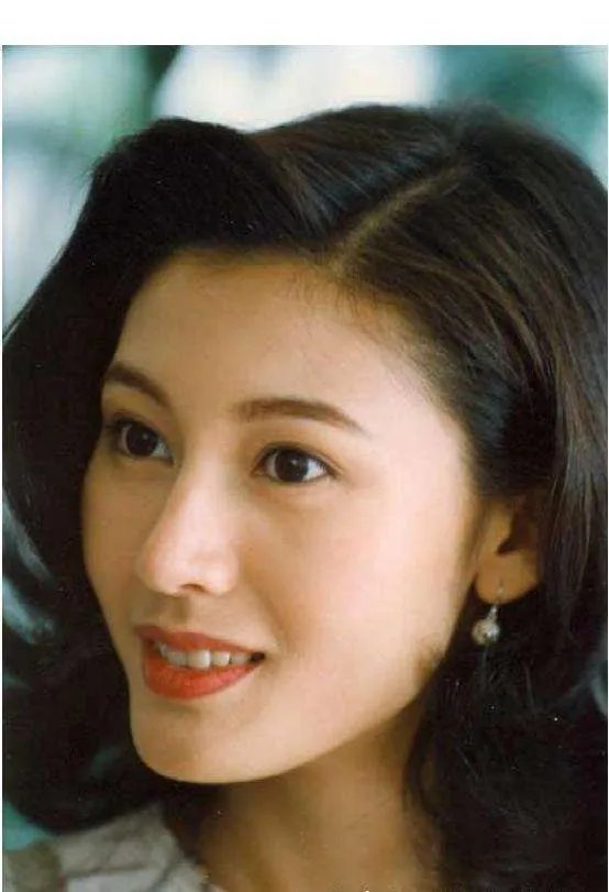 李嘉欣当年酒店门事件照片 李嘉欣年轻时最美图片简直惊为天人