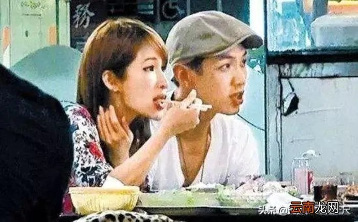 柯震东29岁生日萧亚轩送祝福 柯震东萧亚轩吻照