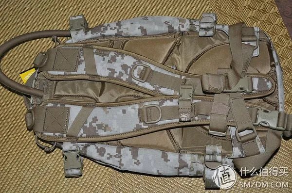 我去年买了个登山包，超耐磨——晒 Camelbak  驼峰 H.A.W.G. 500 登山包