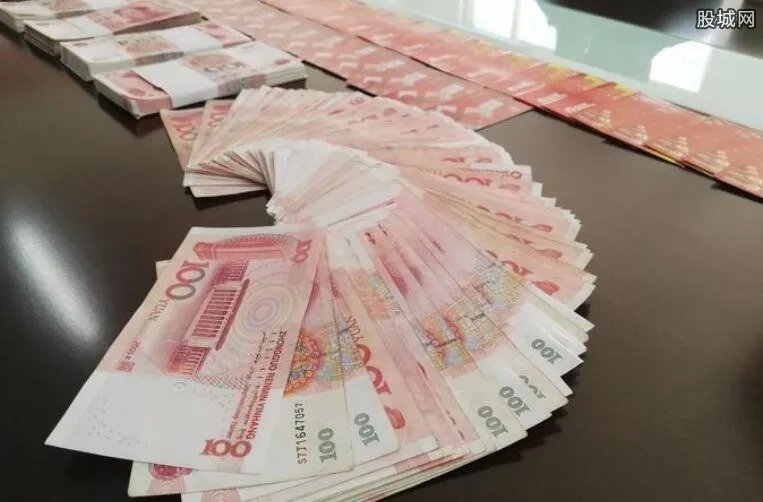 带750万现金购物 携带大量现金到商场大肆扫货