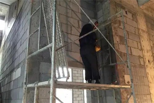 外墙抹灰钢丝网怎么挂