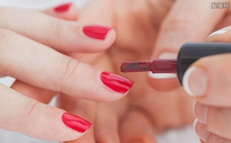 李嫣做美甲被赞气场强大 做美甲大概要多少钱