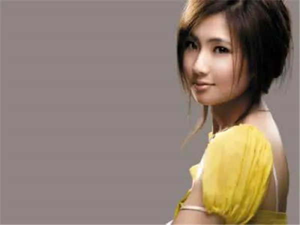 selina现在的照片最新消息 任家萱烧伤前后对比疤痕吓人植皮了吗