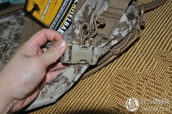 我去年买了个登山包，超耐磨——晒 Camelbak  驼峰 H.A.W.G. 500 登山包