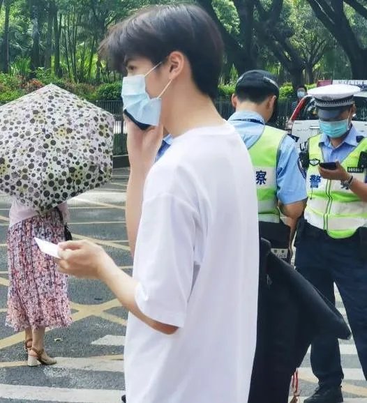 他是娱乐圈最帅考生，全程素颜高考无人认出，是谁呢？